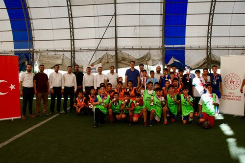 Kaymakamımız Sn. Murat KARALOĞLU Yaz Kur’an Kursları Futbol Turnuvası Final Maçını İzledi;