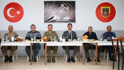 Kaymakamımız Sn. Murat KARALOĞLU, Erciş İlçe Jandarma Komutanlığında Düzenlenen İftar Programında Jandarma Personeli İle Bir Araya Geldi;